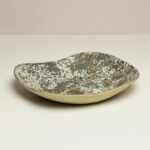 duża pistacjowa patera w brązowe odmianki