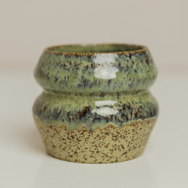 kubeczek Syrenka, ceramiczy kubeczek z piegowatej gliny, szkliwiony na niebiesko-granatowo