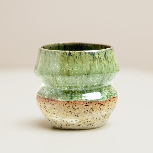 kubeczek Syrenka, ceramiczy kubeczek z piegowatej gliny, szkliwiony na zielono