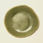 śniadaniowy talerz piegus, ceramiczny z piegowatej gliny szkliwiony na zielono