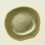 śniadaniowy talerz piegus, ceramiczny z piegowatej gliny szkliwiony na zielono